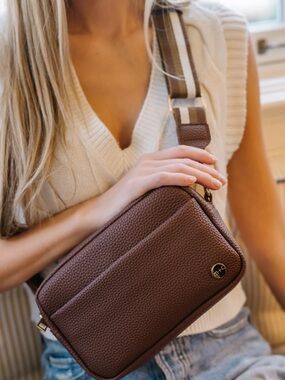 NWT vegan leather brown crossbody // modern+chic willow crossbody in coffee